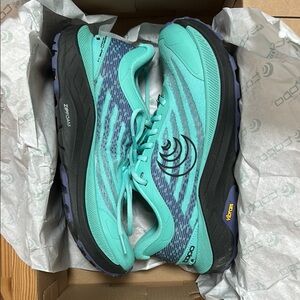 Topo Ultraventure 4 Trail Running shoes.
